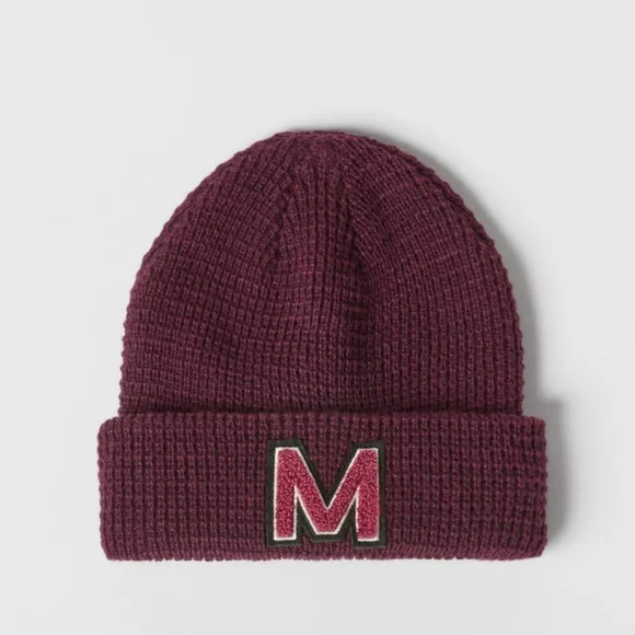 ❌️SOLD❌️KIDS/ INITIAL KNIT HAT BURGUNDY SIZE 6-9 YEARS - Picture 3 of 6